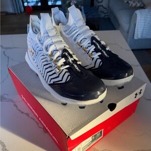 Under Armour Harper 9 Pro Navy &White molded baseball cleats.  Brand new size 11
